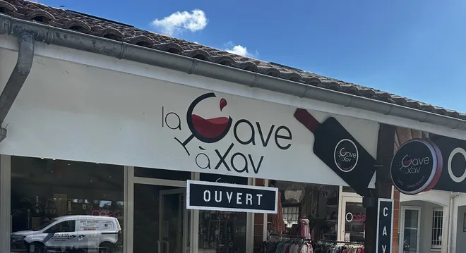 Façade de La Cave à Xav à Lanton, fondée par Xavier UZAC en 2018